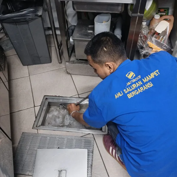 Teknisi Drainusantara Pelancaran Saluran Tanpa Bongkar